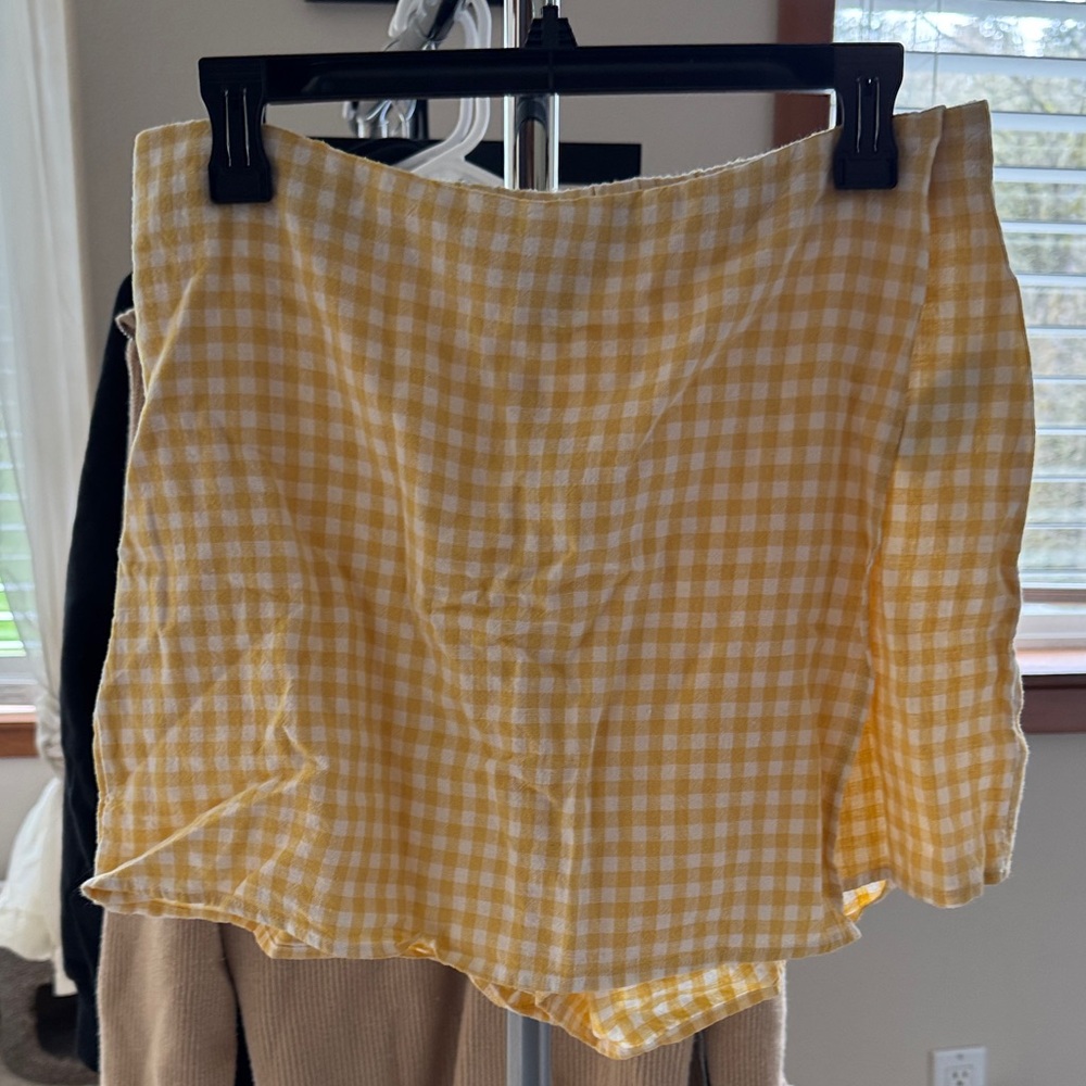Old Navy Yellow Gingham Women’s Shorts Skort